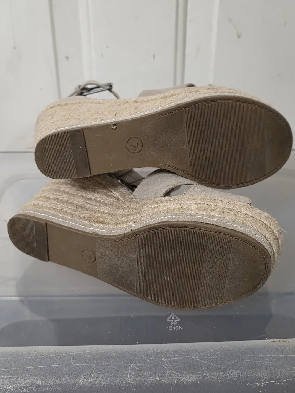 Universal Threads Womens Taupe Suede  Wedge Sandals‎ with Ankle Strap Size 7